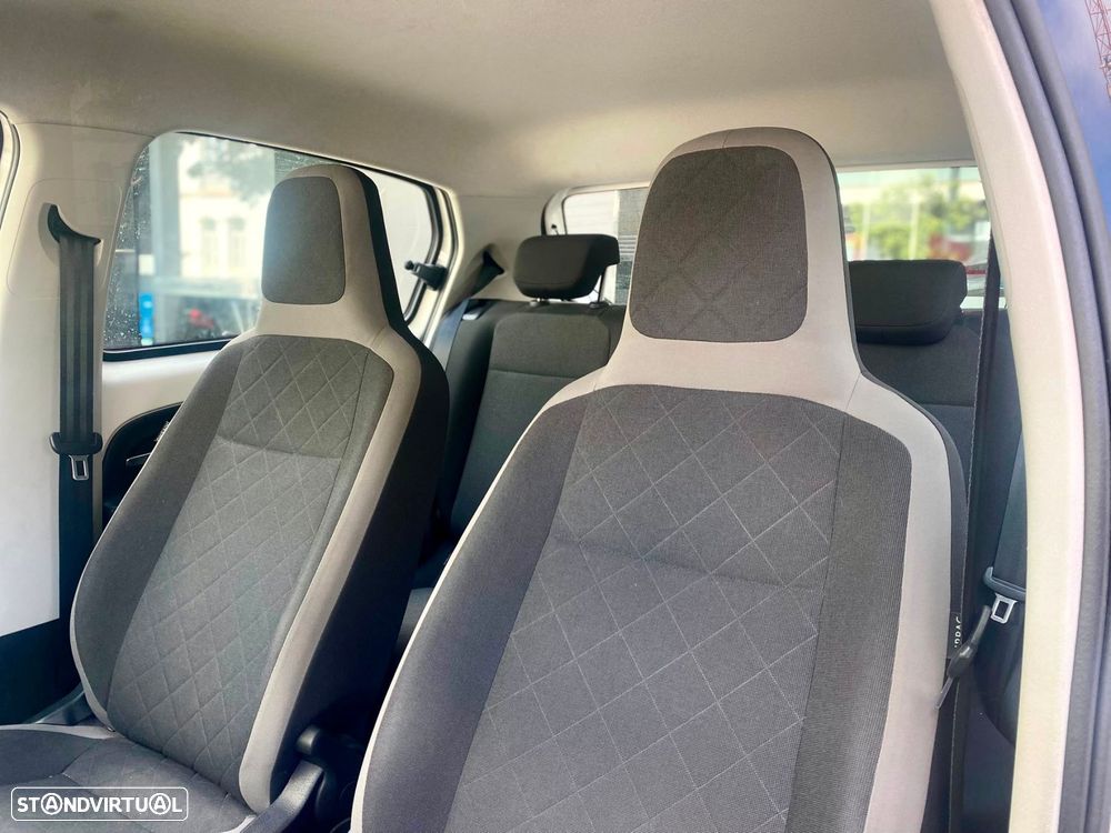 VW Cross Up! 1.0 Auto - 12