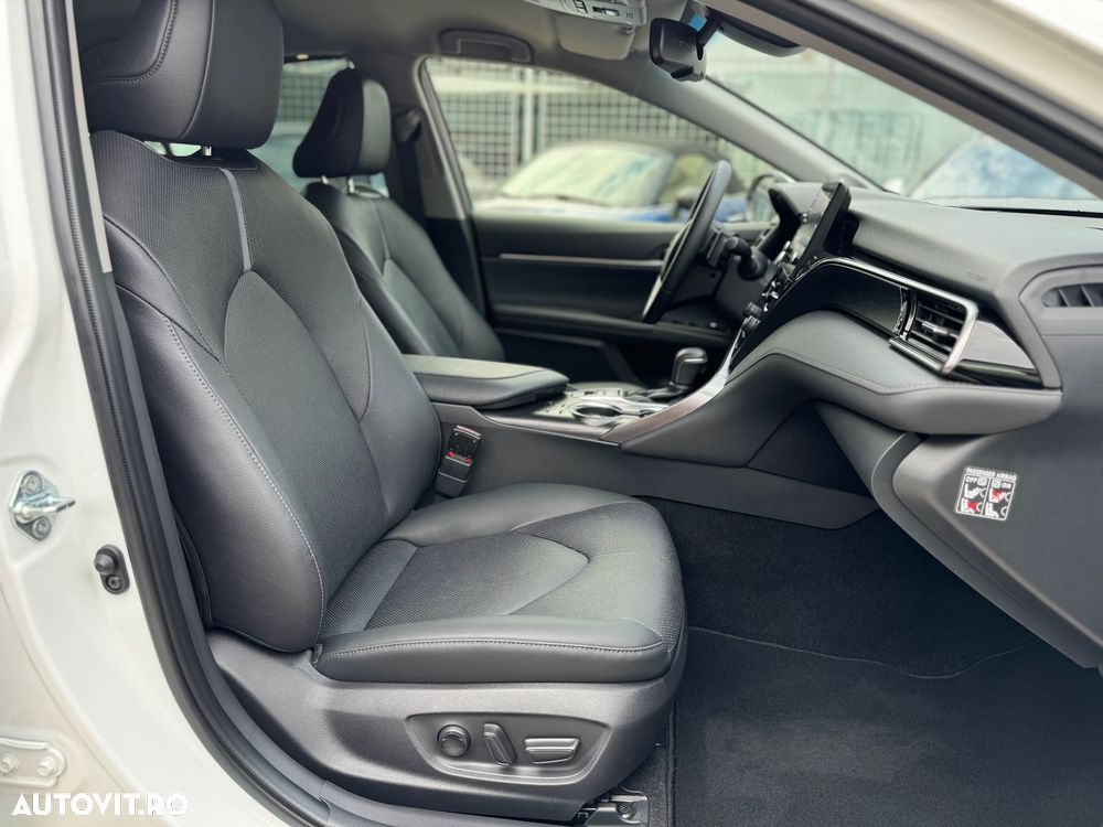 Toyota Camry 2.5 HEV Executive - 30