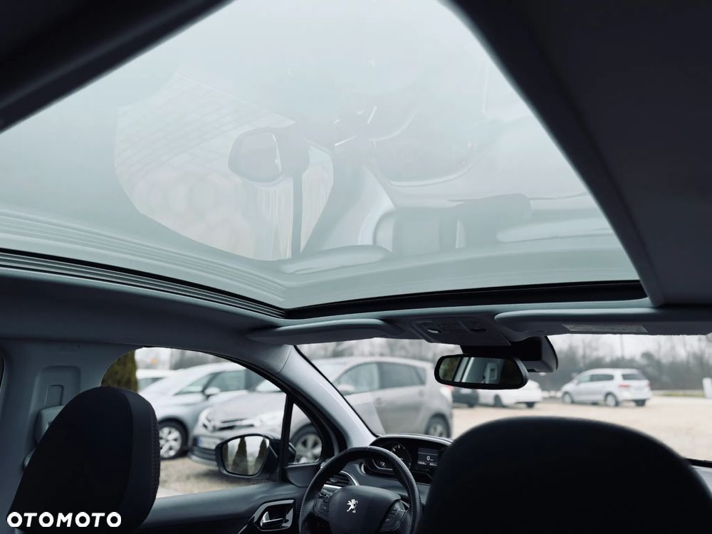 Peugeot 208 PureTech 110 Stop & Start Allure - 19