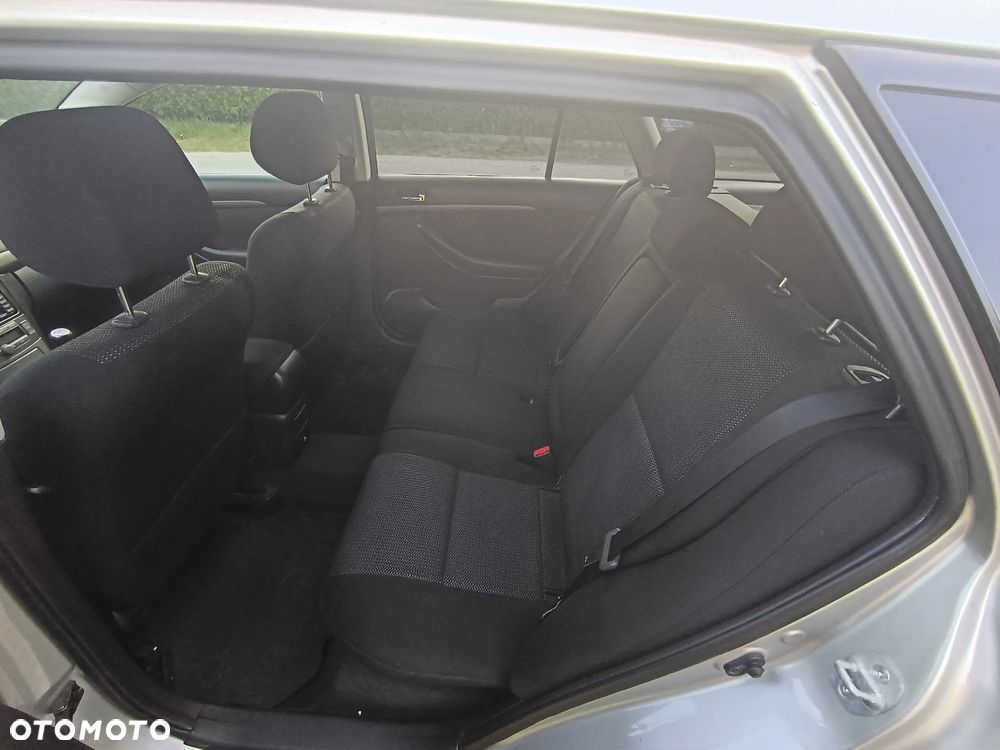 Toyota Avensis 2.0 D-4D - 15
