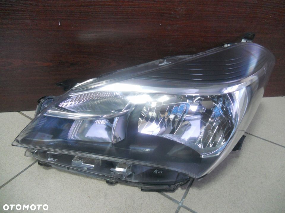 TOYOTA YARIS III 3 LIFT LEWA LAMPA PRZÓD EUROPA - 1