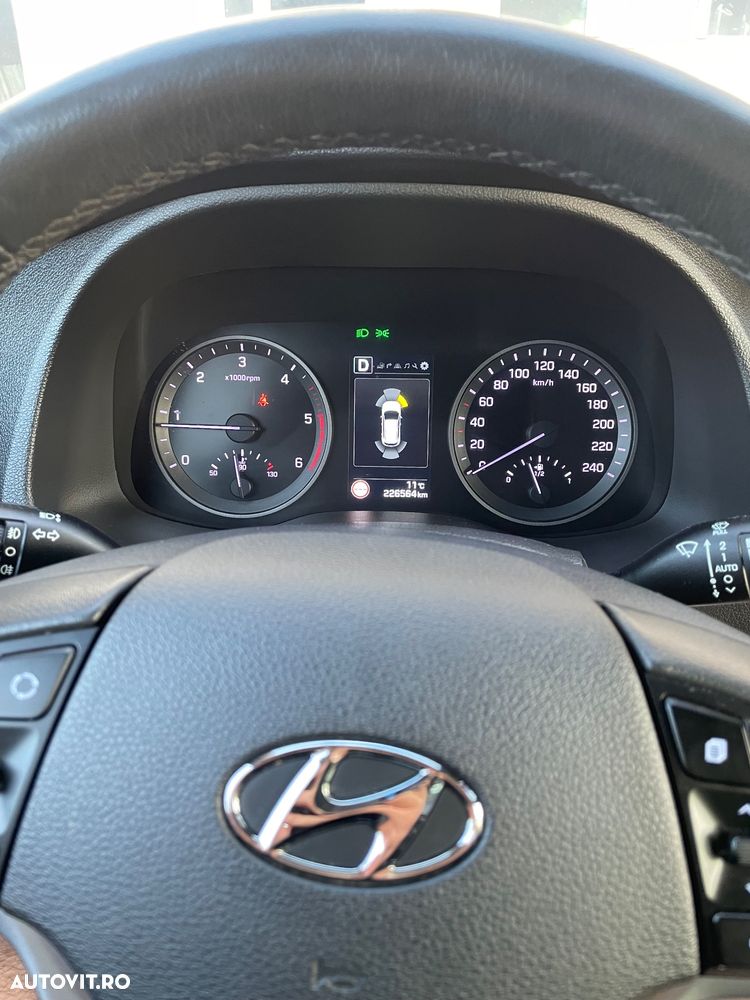 Hyundai Tucson 2.0 CRDI 4WD Automatik Premium - 16