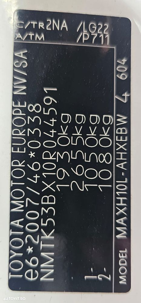 Toyota C-HR 2.0 HSD 184 CP 4x2 CVT Classy Bi-Tone - 30