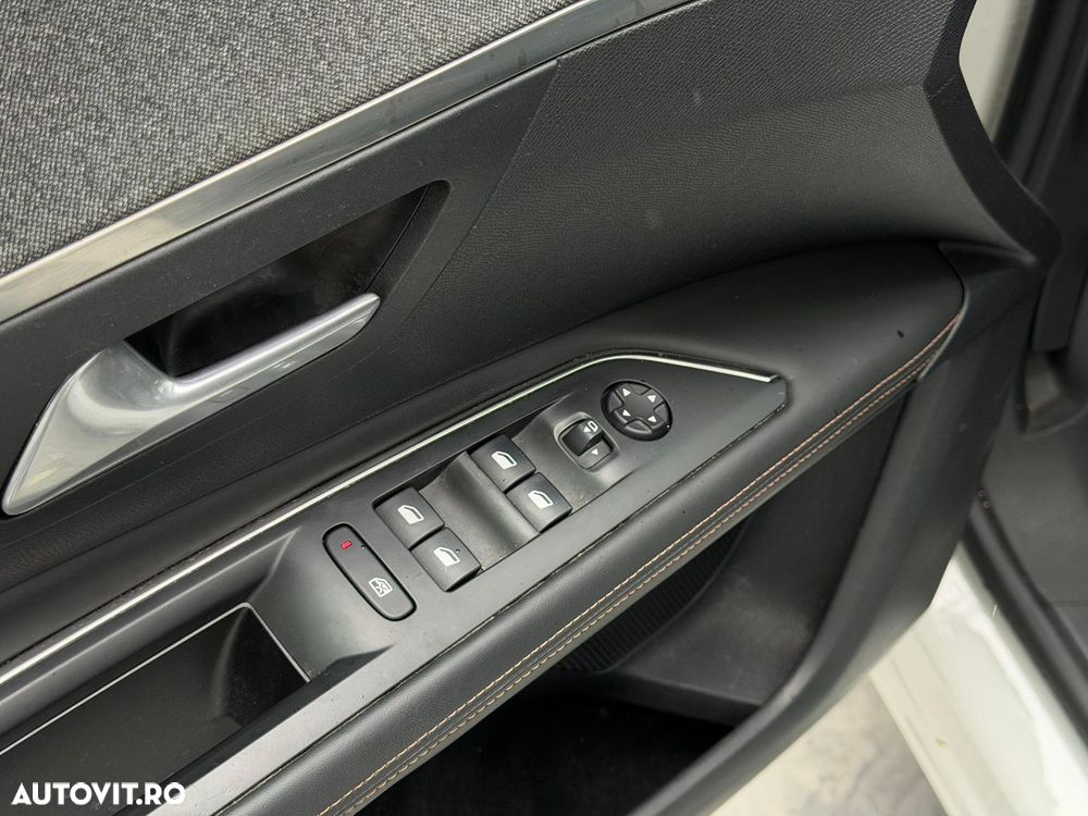 Peugeot 3008 1.2 PureTech Turbo S&S EAT6 GT-Line - 24