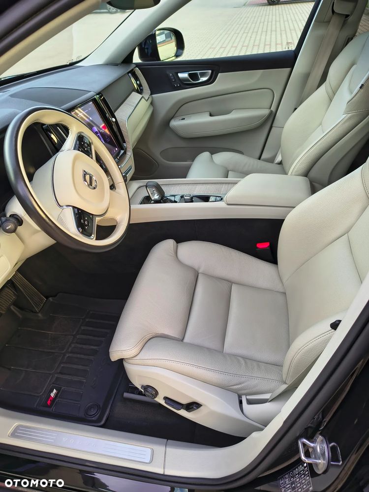 Volvo XC 60 B4 B Plus Dark - 11