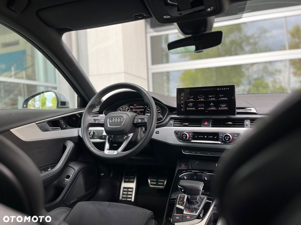 Audi RS4 Avant - 25