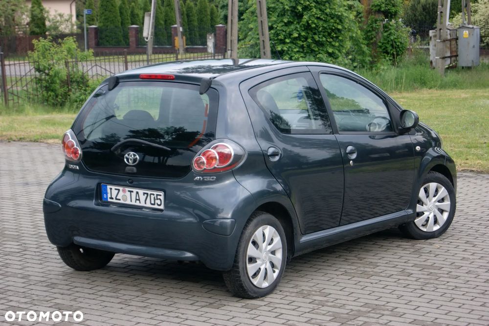 Toyota Aygo Connect - 10