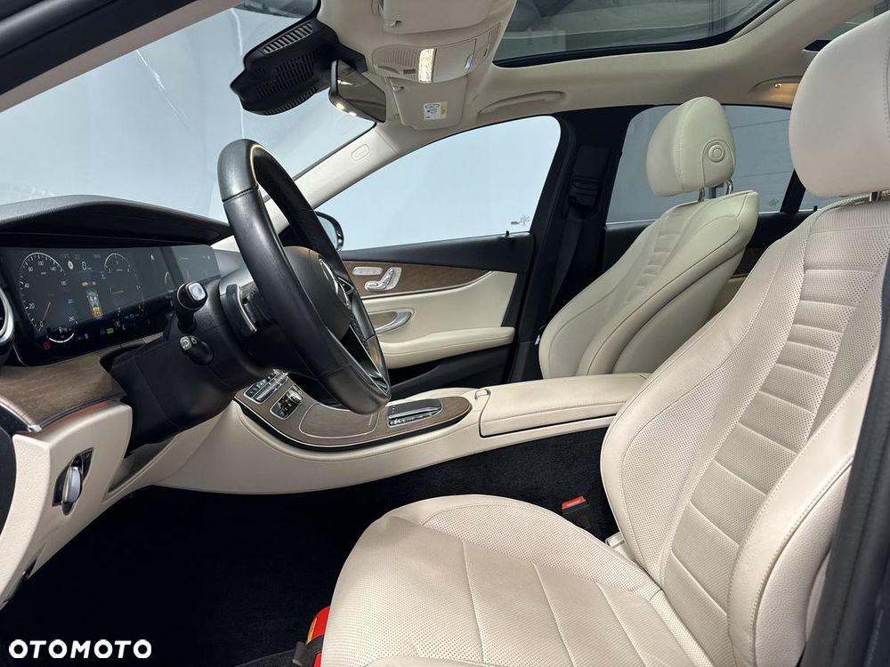 Mercedes-Benz Klasa E 220 d 4-Matic AMG/Avantgarde - 13