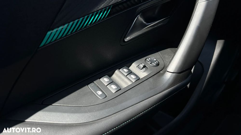 Peugeot 2008 PureTech 130 EAT8 Allure - 18