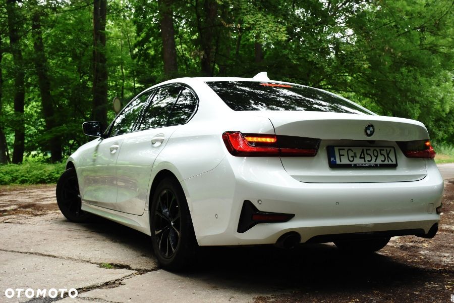 BMW Seria 3 320i - 9