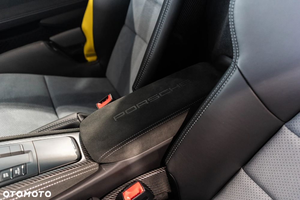 Porsche 718 Cayman GPF GT4 RS PDK - 18