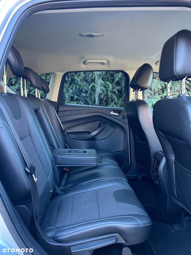 Ford Kuga 2.0 TDCi 2x4 Titanium - 36