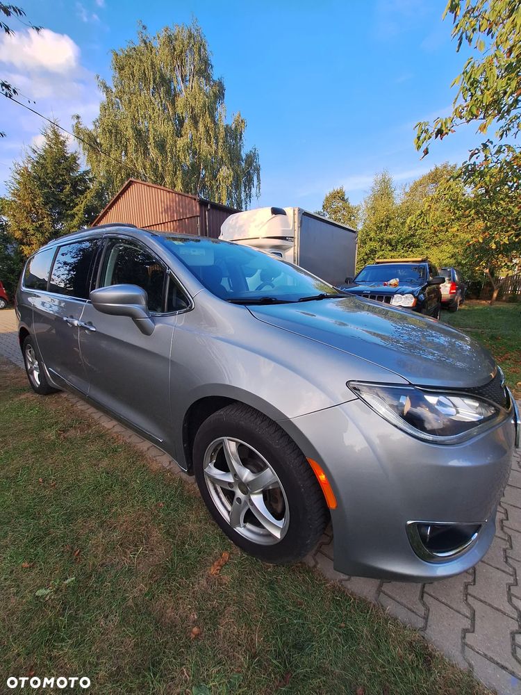 Chrysler Pacifica - 9