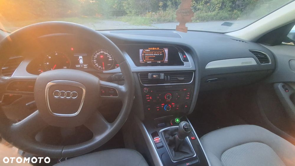 Audi A4 Avant - 10