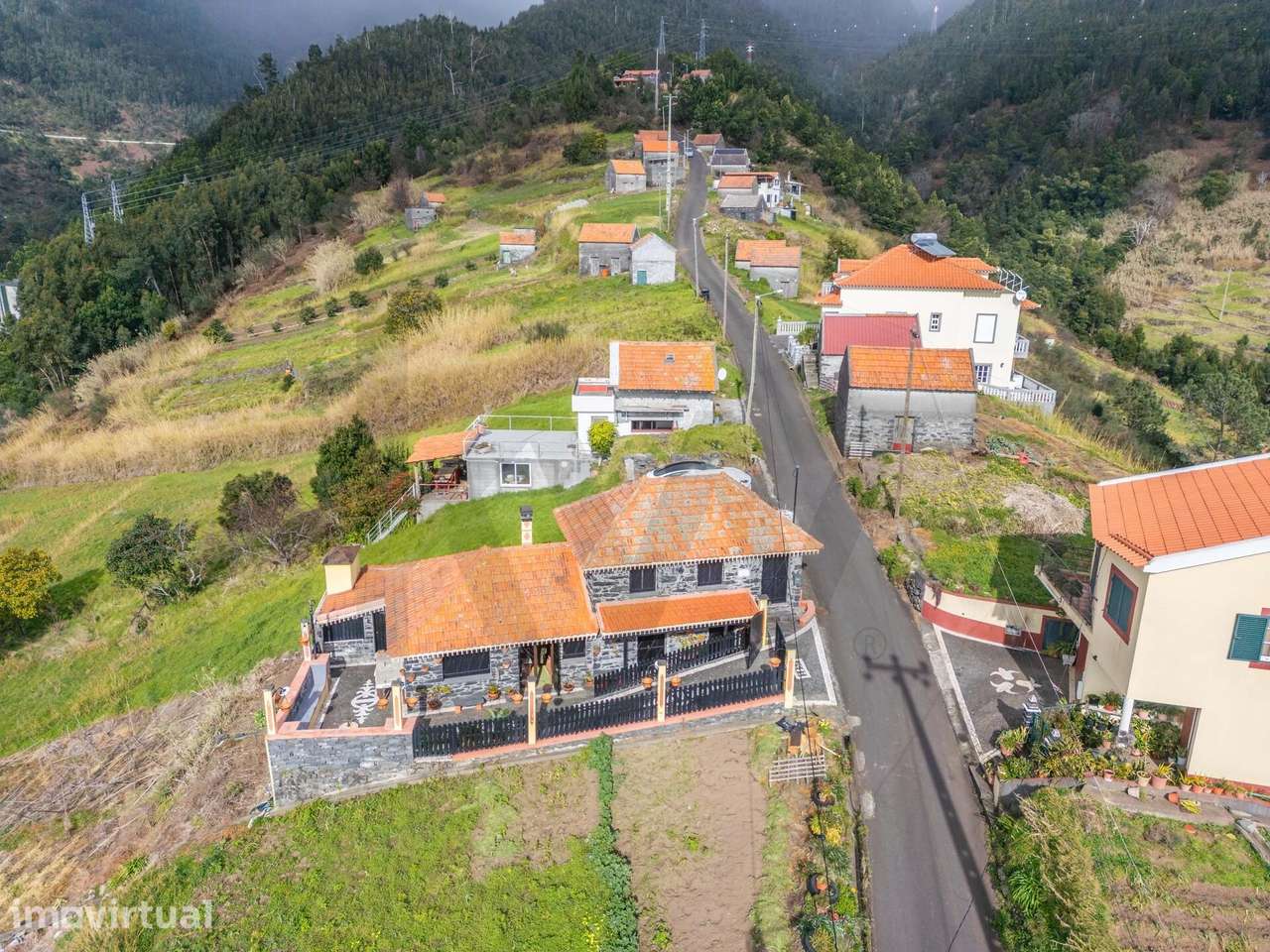 Moradia secular (1857) T3 — Lombo do Autoguia - Grande imagem: 2/16