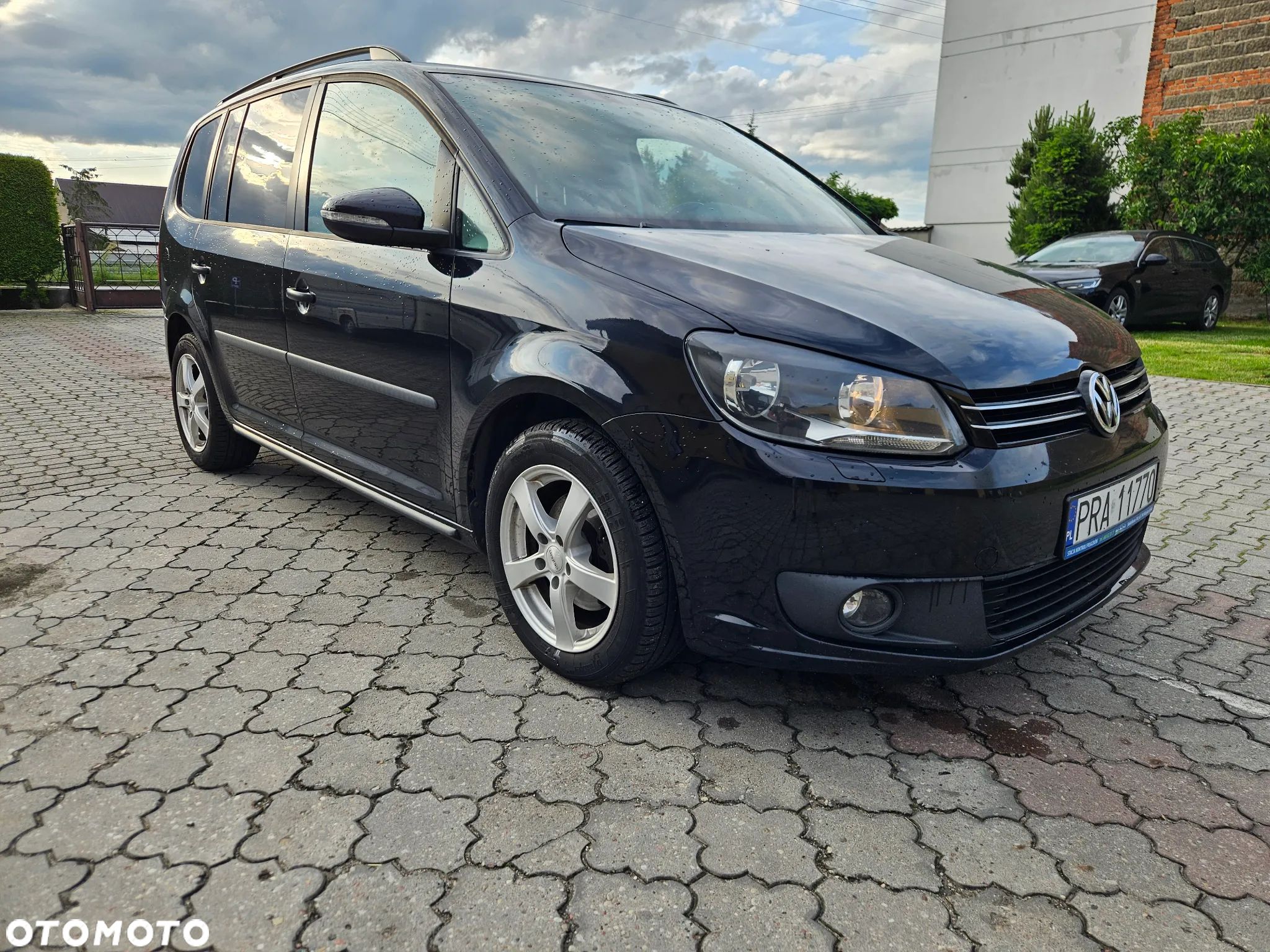 Volkswagen Touran - 1