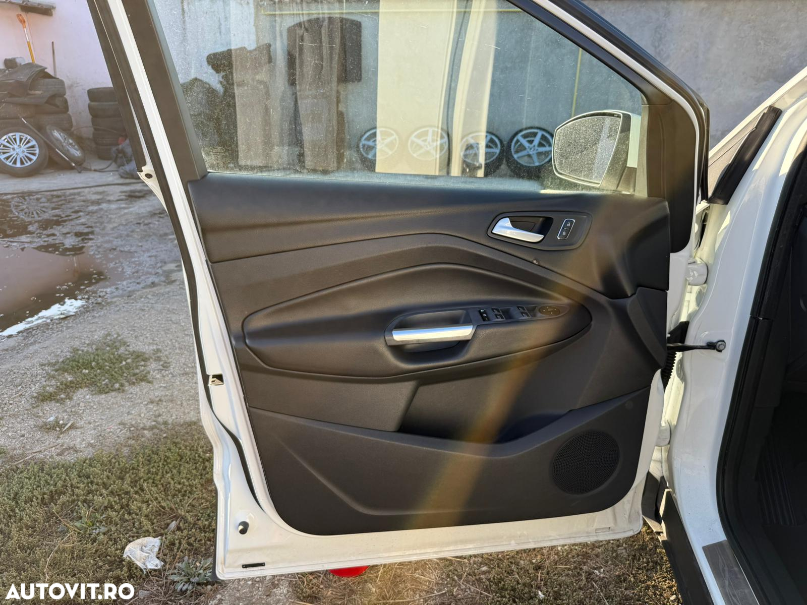 Ford Kuga 2.0 TDCi 4x4 Titanium - 26