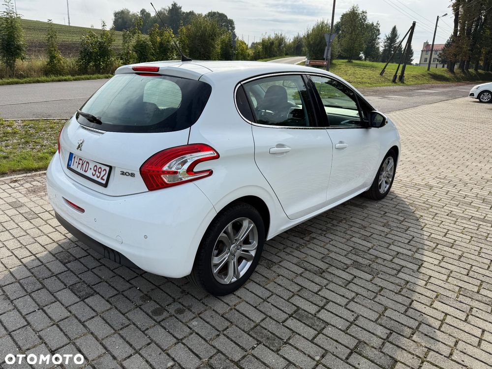 Peugeot 208 120 VTI Automatik Allure - 6