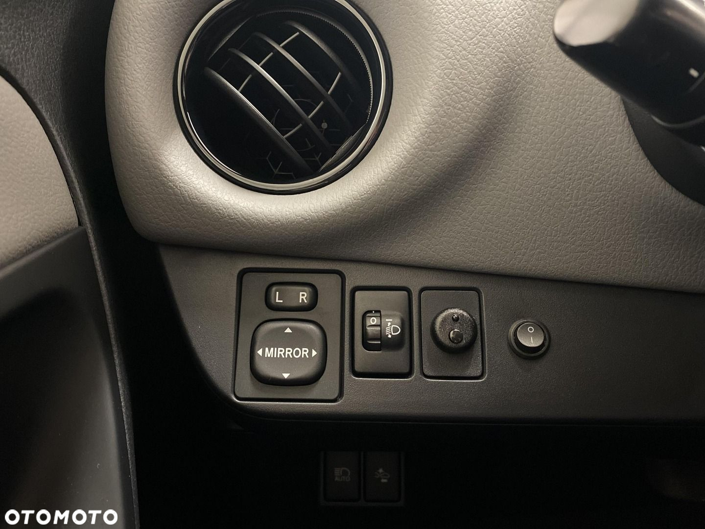 Toyota Yaris Hybrid 100 Selection Pure - 15