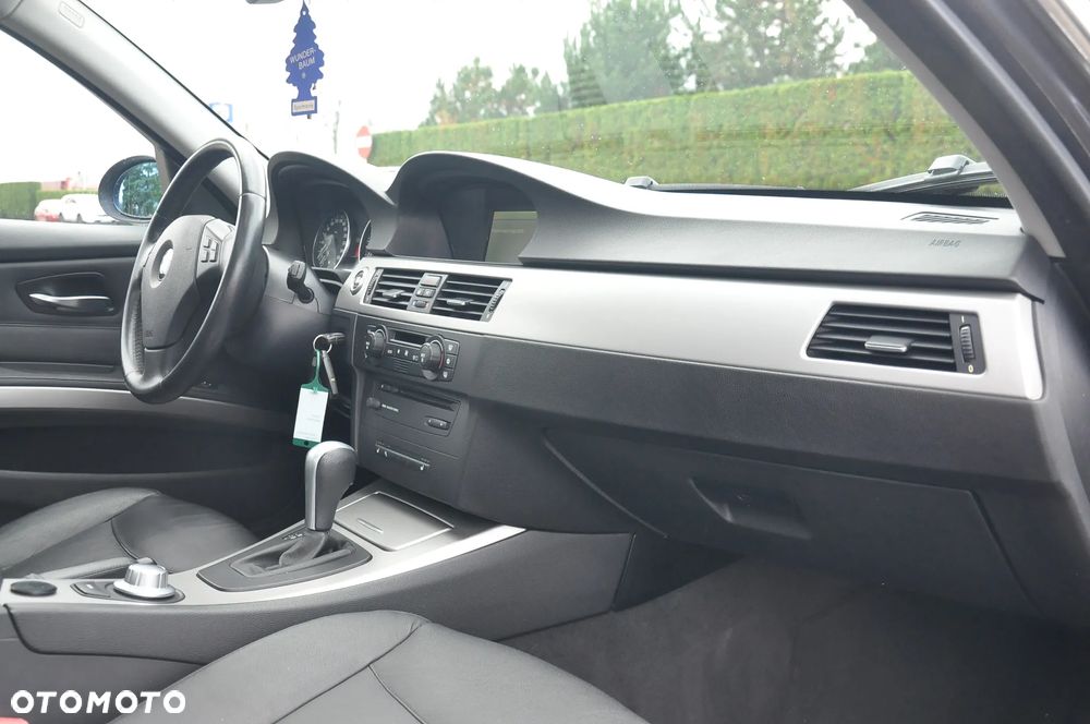 BMW Seria 3 325i - 26