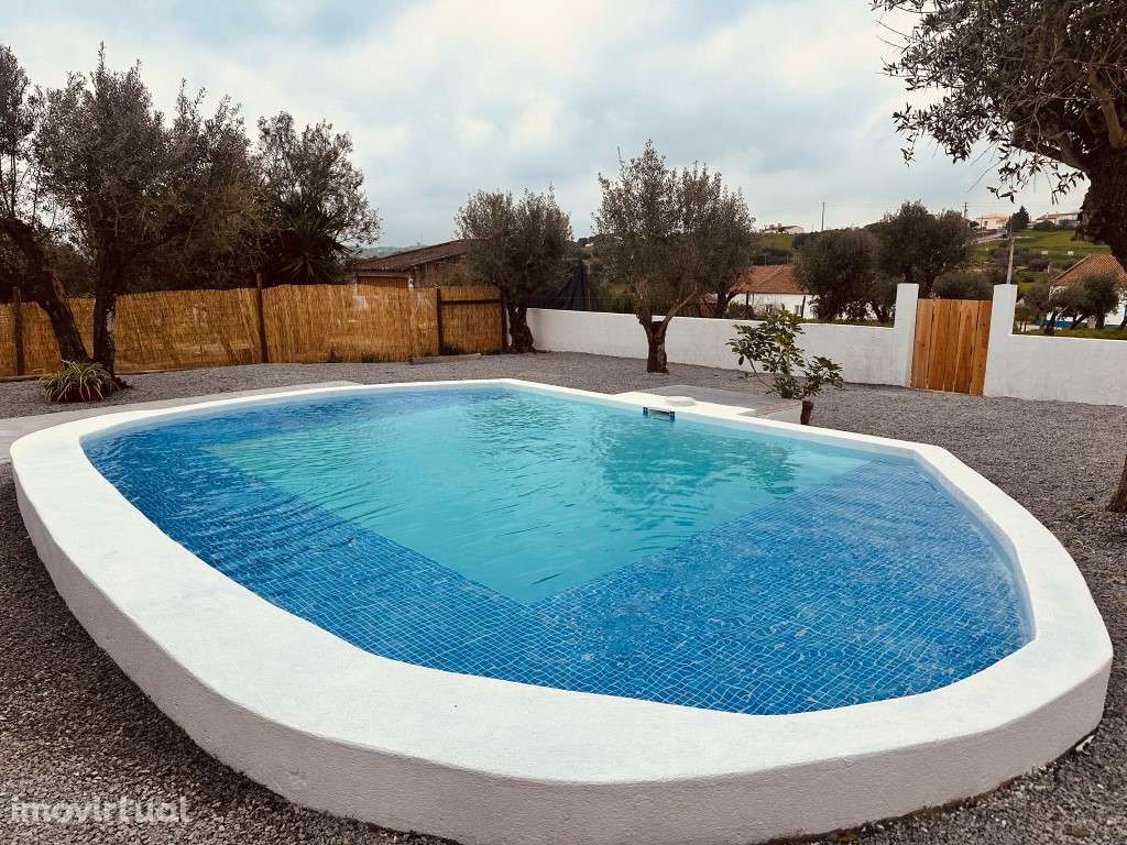 Moradia T2, inserida em lote com 1125 m2 com piscina, em Santiago M... - Grande imagem: 2/40