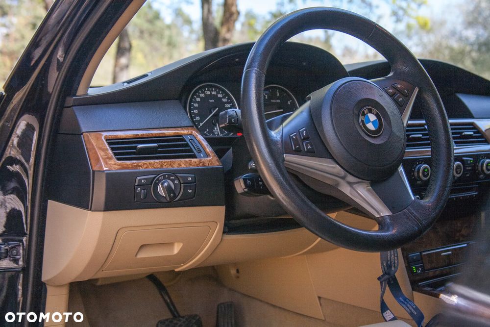 BMW Seria 5 525d - 26