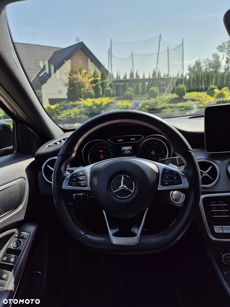 Mercedes-Benz GLA - 13