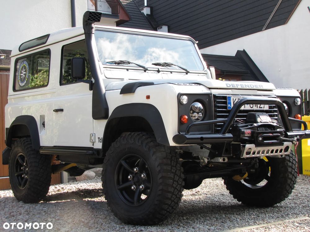 Land Rover Defender - 26