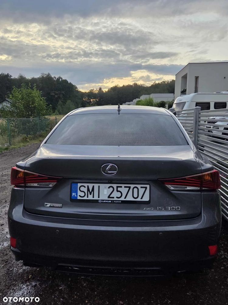 Lexus IS - 10