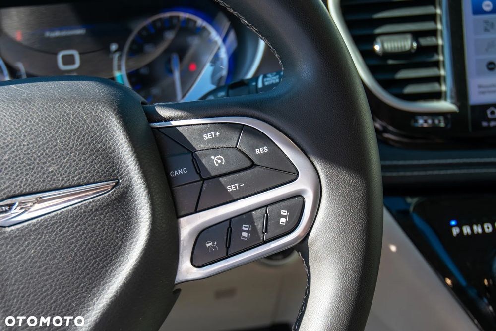 Chrysler Pacifica - 24