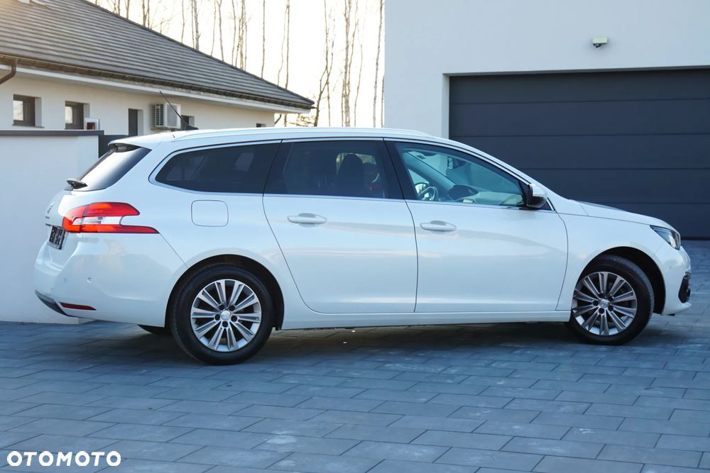 Peugeot 308 BlueHDi 130 Stop & Start Allure Business-Paket - 14