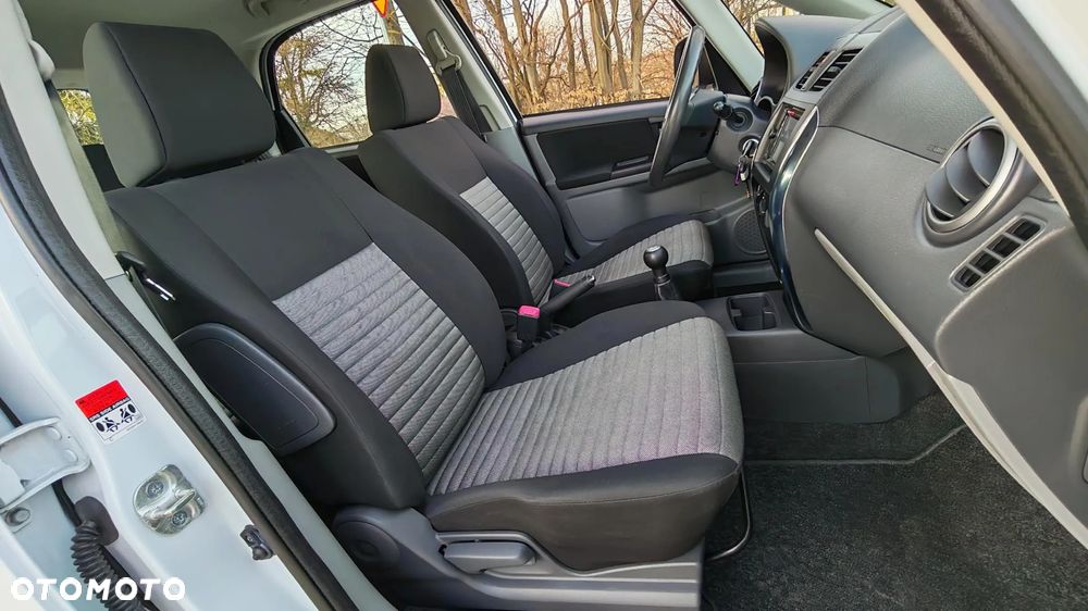 Suzuki SX4 1.6 VVT 4x4 Style - 27