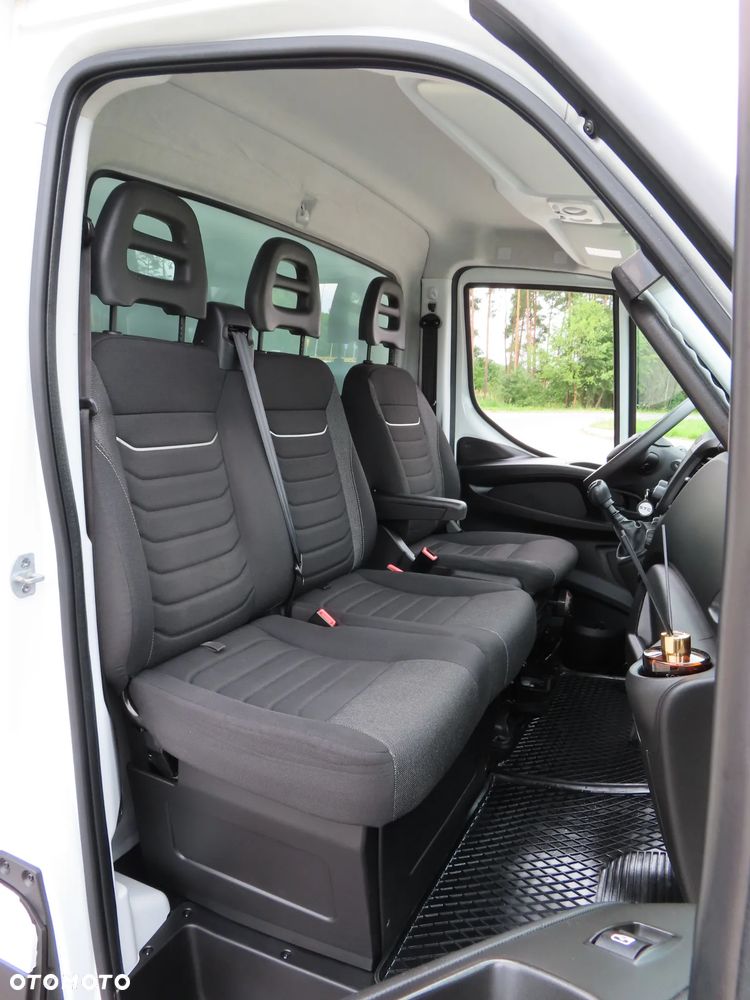 Iveco Daily 35S18 3.0 HPI 180 KM POWER Kontener+ WINDA BÄR 750 Kg 8.E.Palet 4270 mm Długi Boczne Drzwi Rozstaw Osi 4100 mm Ładowność 905 Kg GWARANCJA PRODUCENTA Stan Jak Nowy Gotowy Dostępny POLECAM - 30