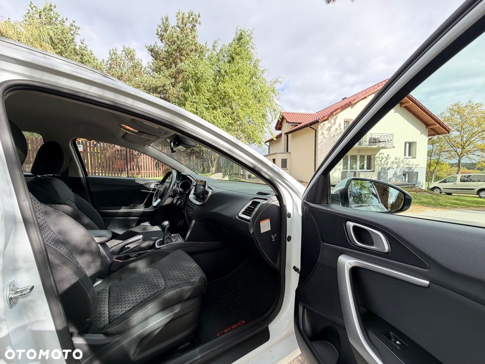 Kia Ceed 1.6 CRDi mHEV L - 24