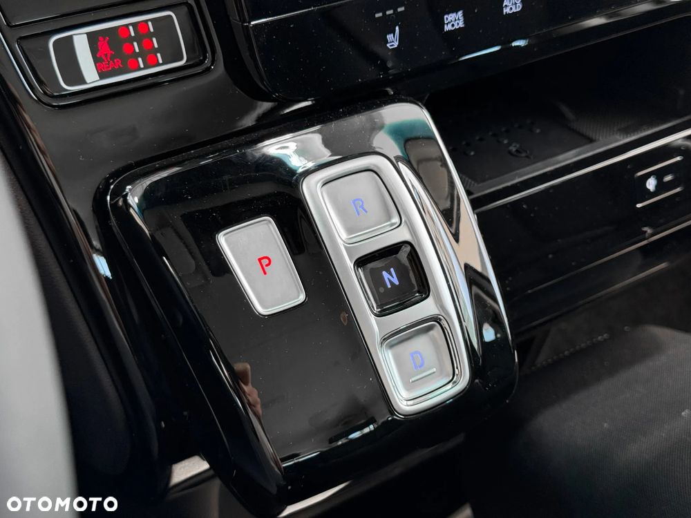 Hyundai Staria 1.6 T-GDI HEV Smart - 18