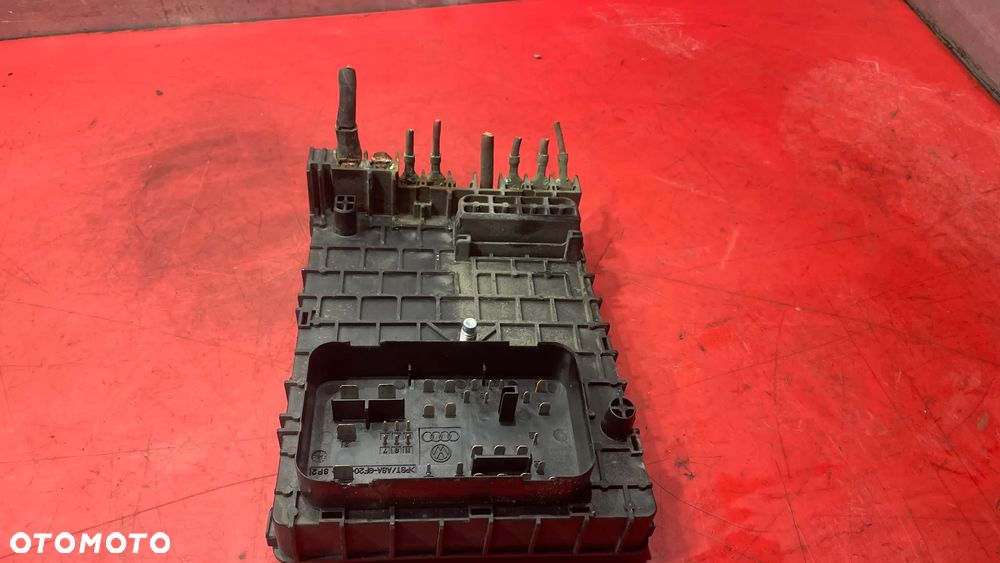 VW PASSAT B6 SKRZYNKA BEZPIECZNIKÓW 3C0937125 - 2