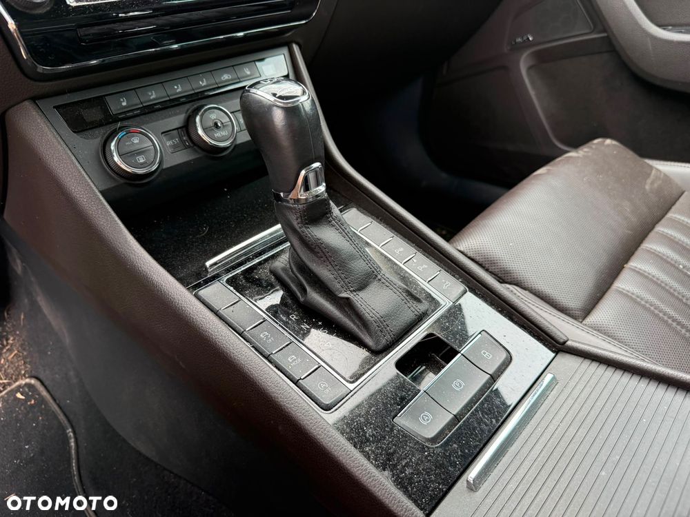 Skoda Superb 2.0 TSI L&K DSG - 23