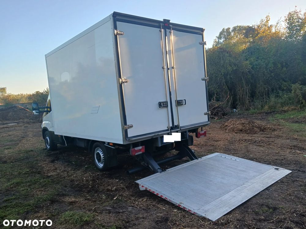 Iveco Daily 35S12 2017r SALON Chłodnia Mroźnia Izoterma Agregat Winda KLIMA Zasilanie 230V - 31