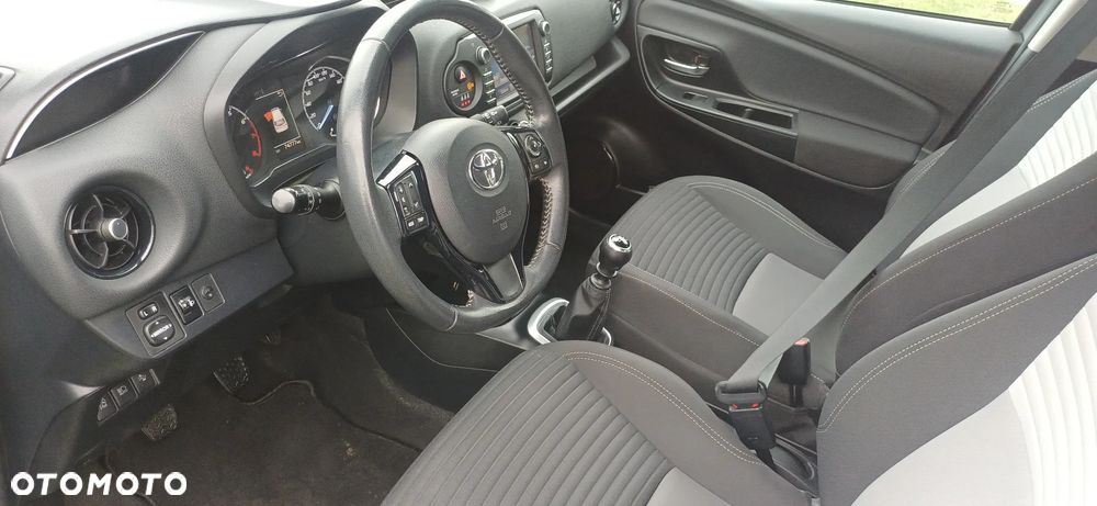 Toyota Yaris 1.5 Premium - 8