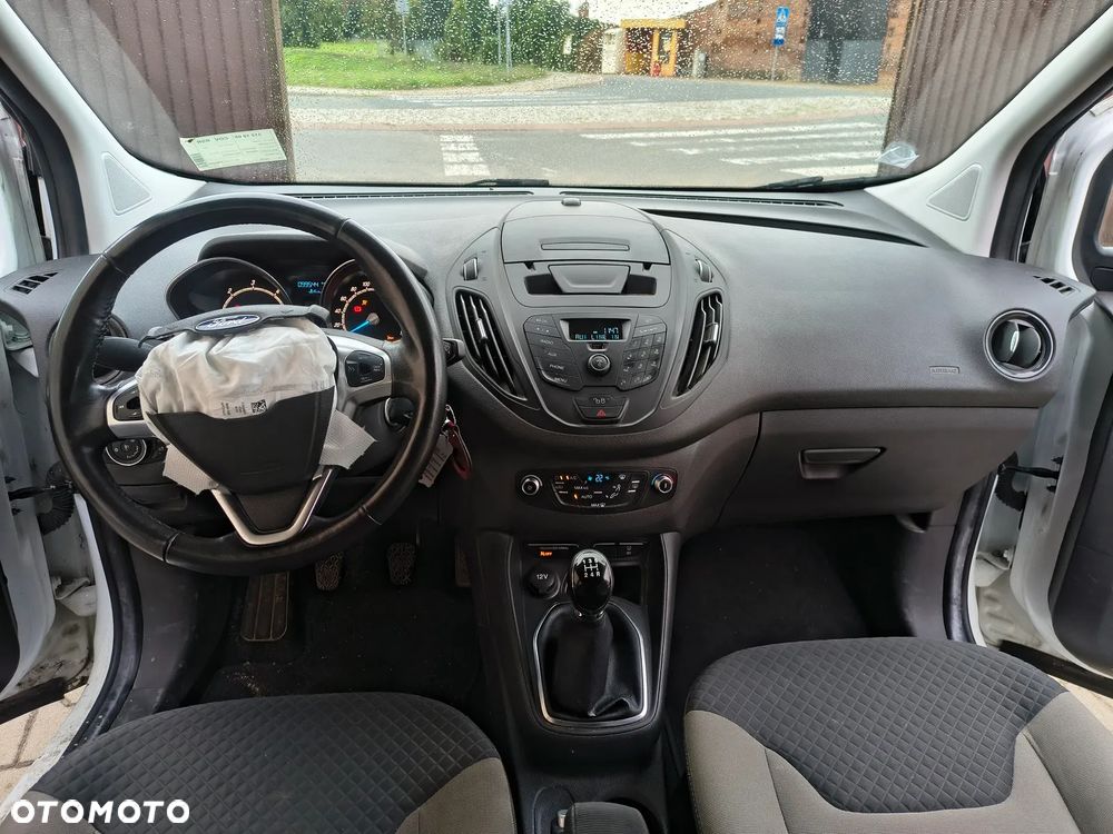 Ford Tourneo Courier - 16