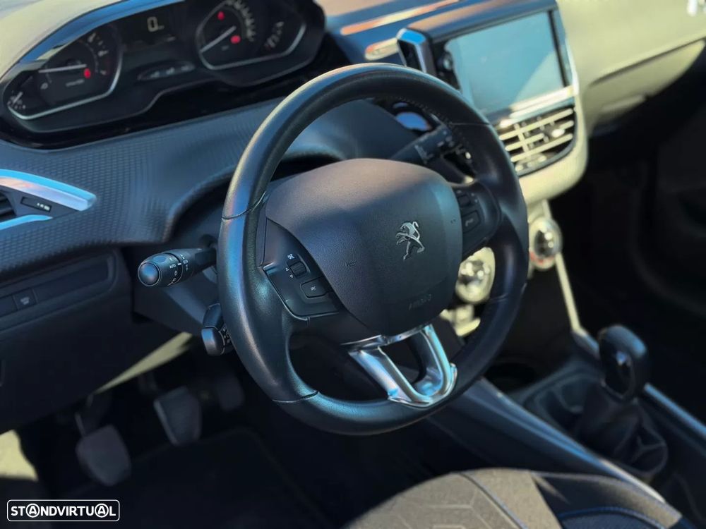 Peugeot 208 1.2 PureTech Style - 8