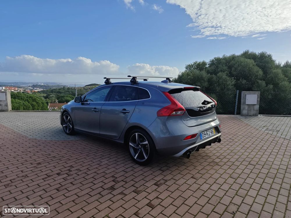 Volvo V40 D2 R Design - 4