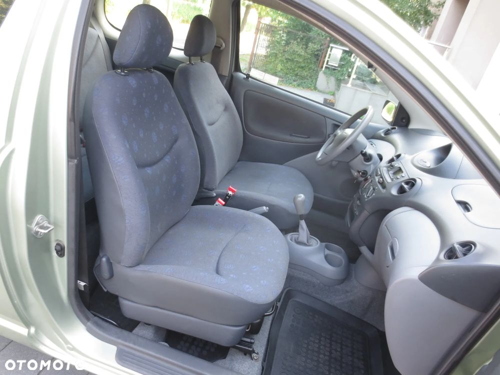 Toyota Yaris 1.0 Base - 9