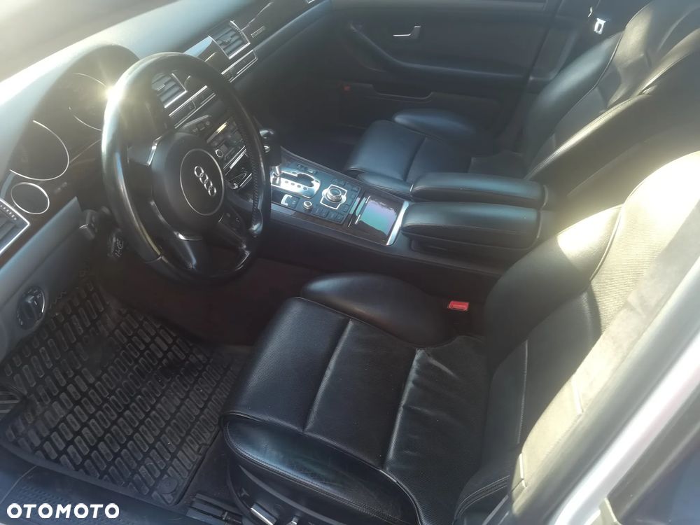 Audi A8 - 4