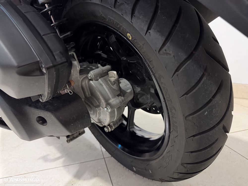 Yamaha NMAX TECH MAX - 14