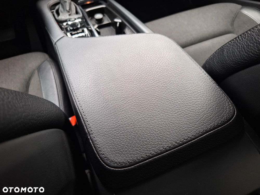 Volvo V90 D4 Momentum Pro - 33