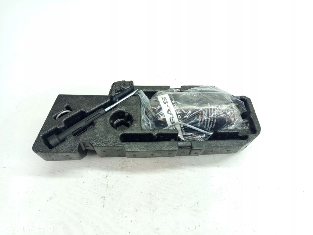 STYROPIAN BAGAŻNIKA KLEJ DO OPON PORSCHE CAYENNE 7P 7P0012112H - 3