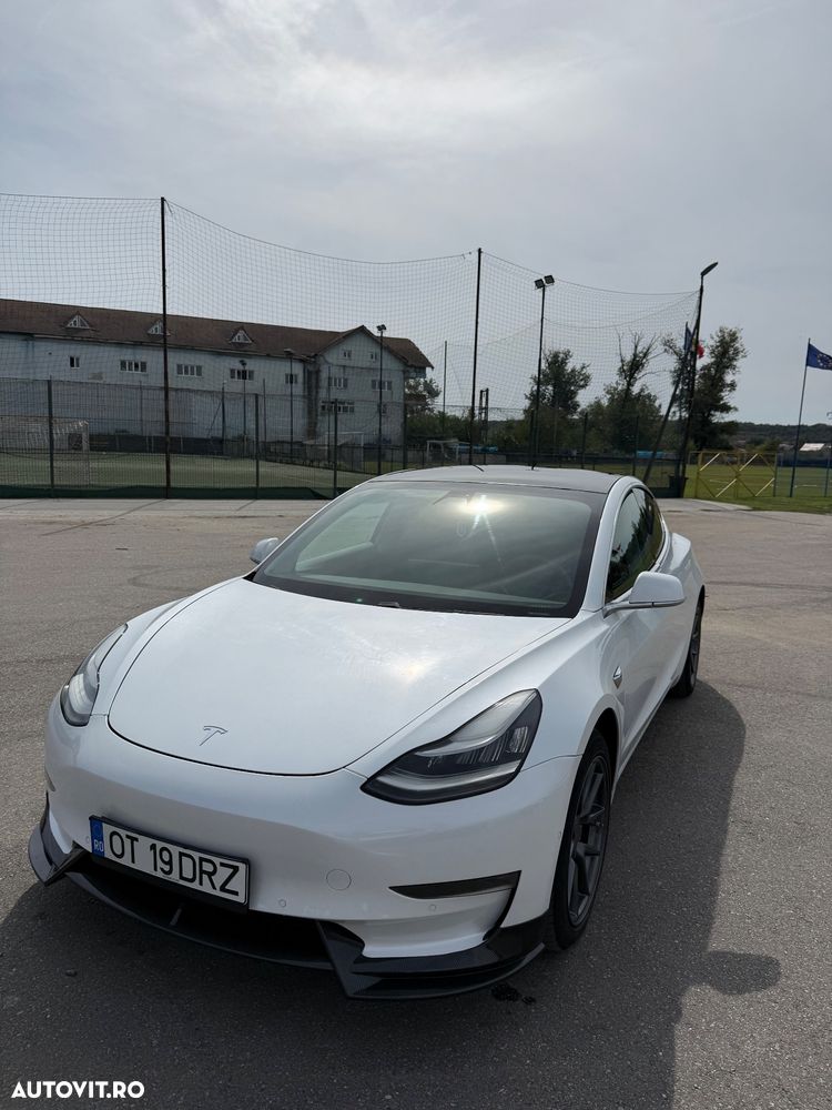 Tesla Model 3 - 1
