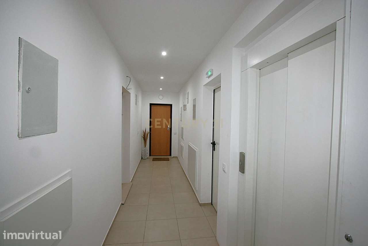 Apartamento T2 como novo, com elevador, no centro de Algoz, Silves - Grande imagem: 5/23