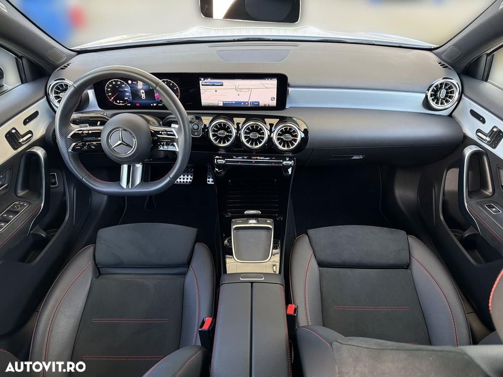 Mercedes-Benz A 200 Sedan MHEV 7G-DCT - 12